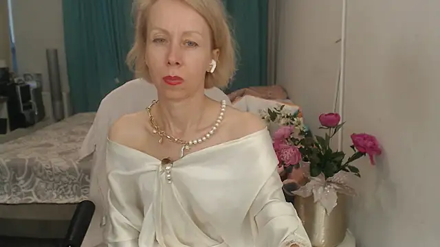 LuxuryNika webcam
