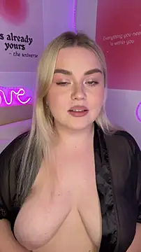 April_Vancee live cam on StripChat