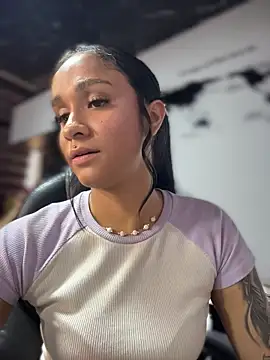 Isabella-Teen live cam on StripChat