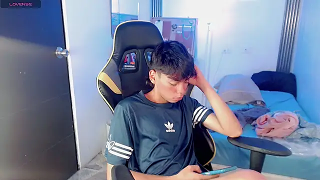 Liarr_ live cam on StripChat