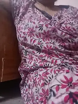 Meloni_71 live cam on StripChat