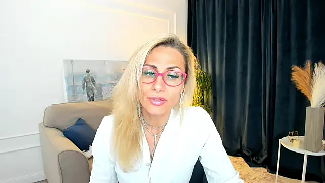 MuseOfStage live cam on StripChat