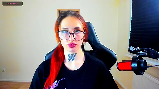 your_tora live cam on StripChat