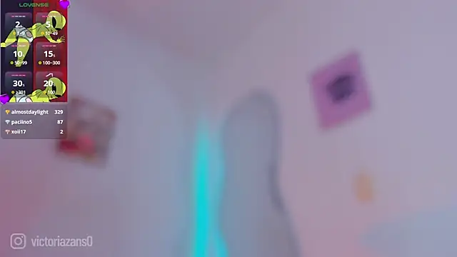 Vickyallien live cam on StripChat