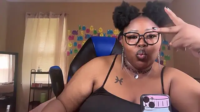 Chocolatebunnyxx96 live cam on StripChat
