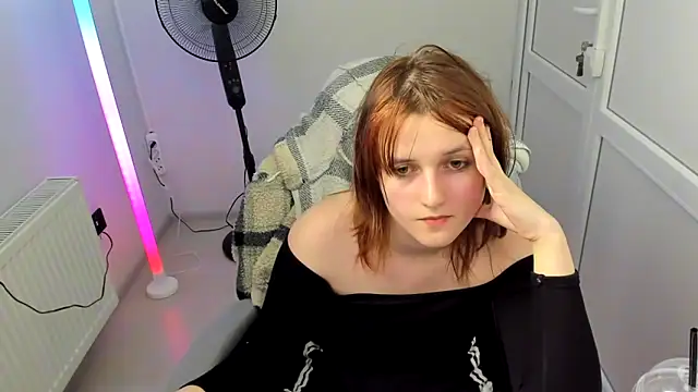 GoldenKiss live cam on StripChat