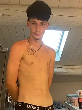 Leonardo0606 live cam on StripChat