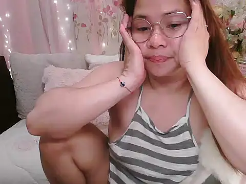 OhmyPinay live cam on StripChat
