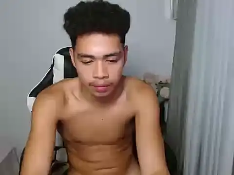 curlyasian_njxx live cam on StripChat