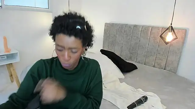 Zia_Green live cam on StripChat