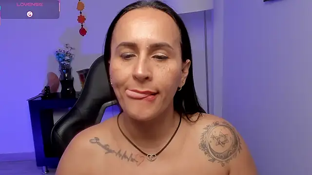 Sara_Charmy webcam