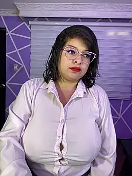 MiiaaJoness webcam