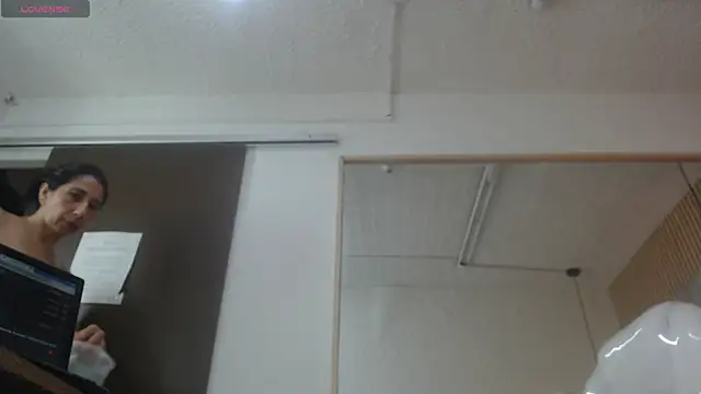 nei_girl live cam on StripChat