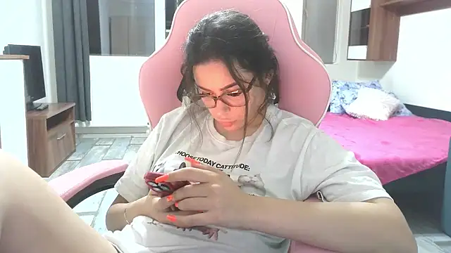 LovelyJulliette webcam