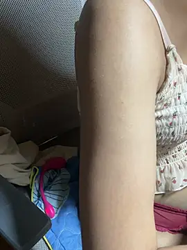 Mina048 webcam