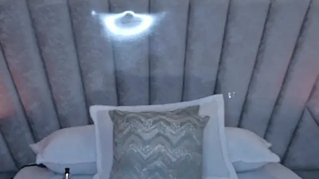Layla_Breezee webcam