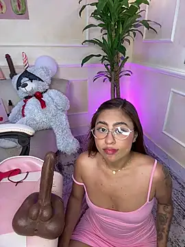 ThamaraGen_ webcam