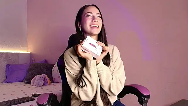 Adetoly - Female webcam sex chat