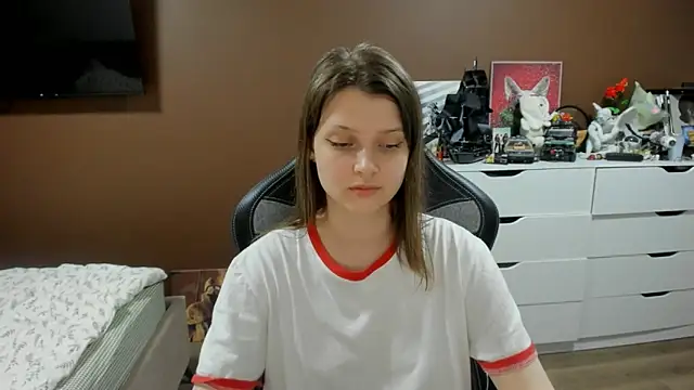 soninesti - SoniNesti's free webcam - UK Sex Cams