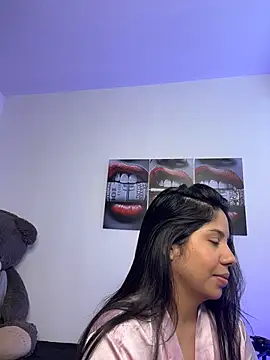 downsonMia webcam