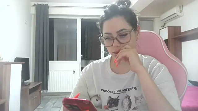 LovelyJulliette webcam