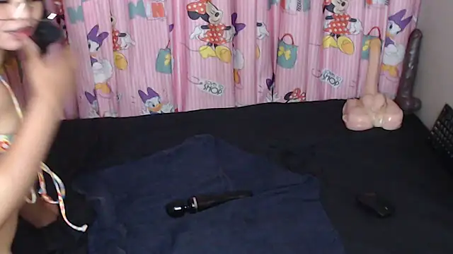 TrishahXo webcam