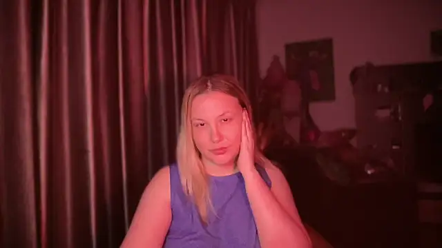 BikiHellena webcam