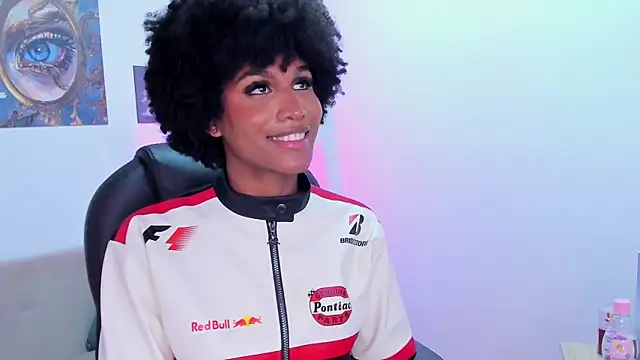 NaomiSaenz_ webcam