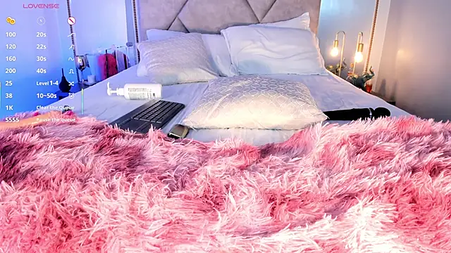AlannaJoness webcam