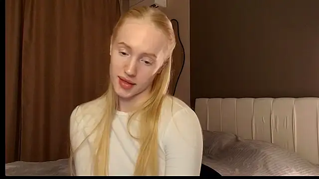 Miss_EliizaShy webcam