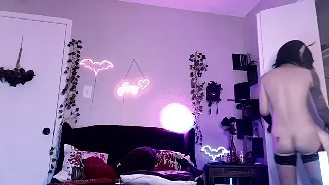 Ivey_Strigoi webcam