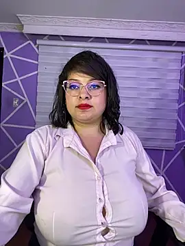 MiiaaJoness webcam