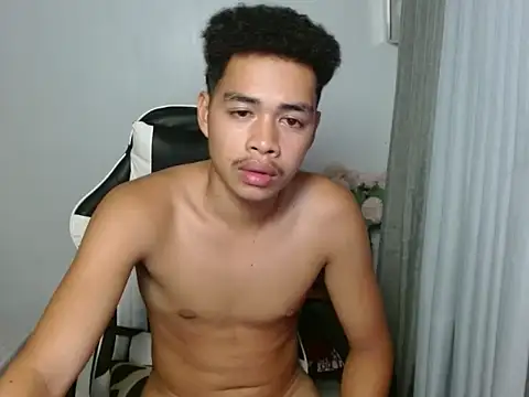 curlyasian_njxx live cam on StripChat