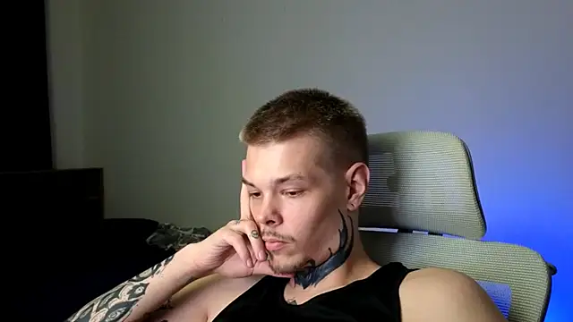 DENIS_HERE live cam on StripChat