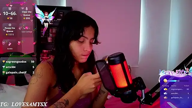 Lovelyamyy live cam on StripChat