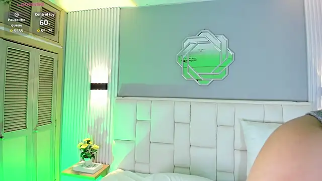 NanaOsaky webcam