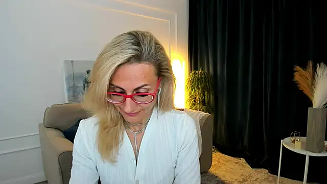 MuseOfStage live cam on StripChat