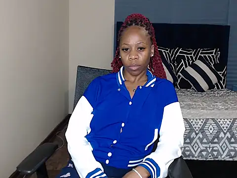 QUEENMANDYY webcam