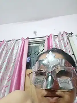 thanusi_2 live cam on StripChat