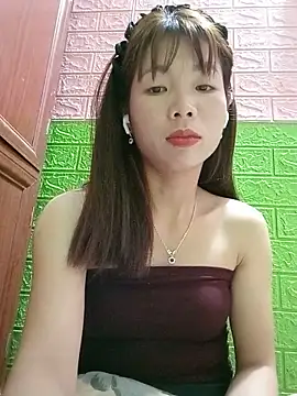 AmyLinee01 live cam on StripChat
