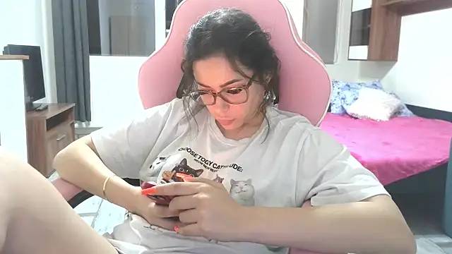 LovelyJulliette webcam