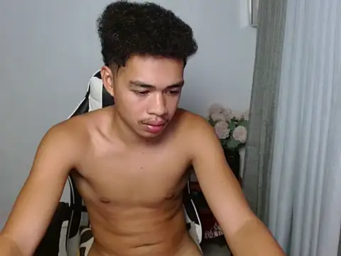 curlyasian_njxx webcam
