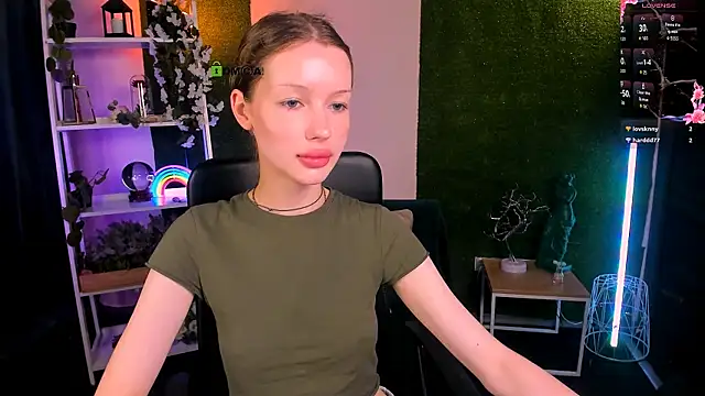 khloebeauty live cam on StripChat