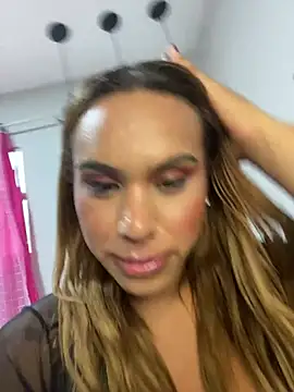 Jullyanaximeness live cam on StripChat