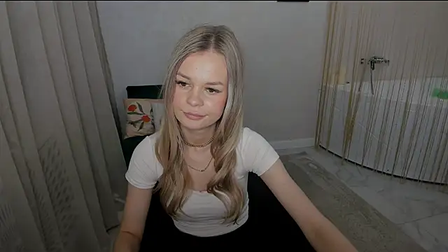 MidnighteAura live cam on StripChat