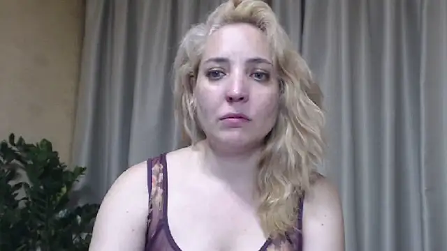 sweetpussy live cam on StripChat