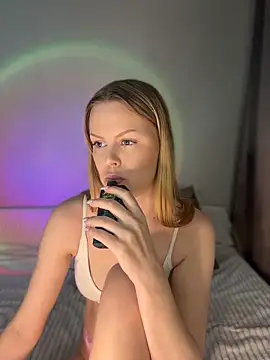 Divine_Caress webcam