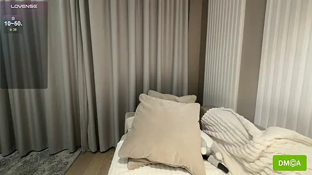 avroramey webcam