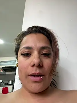 Pretty__Milf webcam