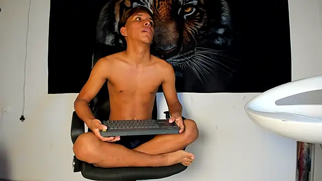 tyler_twink_boy webcam